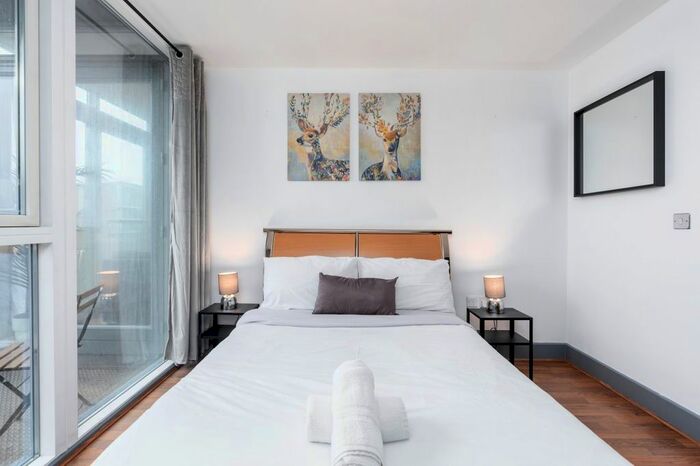 2 Bedroom Flat To Rent In Mason Way, Birmingham, B15