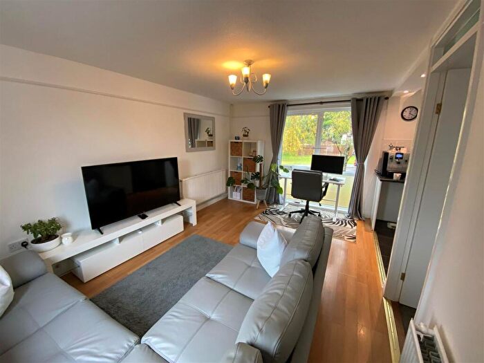 1 Bedroom Apartment For Sale In Lochinver, Bracknell, RG12