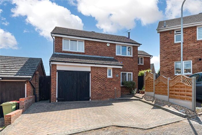 4 Bedroom Detached House For Sale In Lagonda Close, Newport Pagnell, Buckinghamshire, MK16