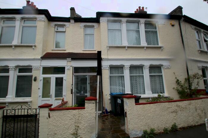 5 Bedroom House To Rent In Capri Road, Croydon, CR0