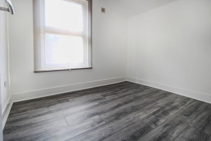 2 Bedroom Flat To Rent In Chesterton Terrace, E13