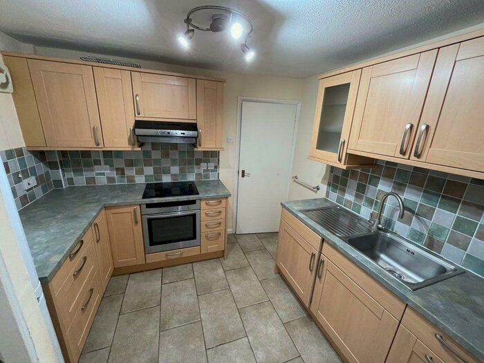 2 Bedroom Flat To Rent In Cedars Court, Leicester, LE2