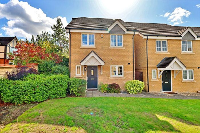 4 Bedroom Detached House For Sale In Brookwood Farm Drive, Knaphill, Woking, Surrey, GU21