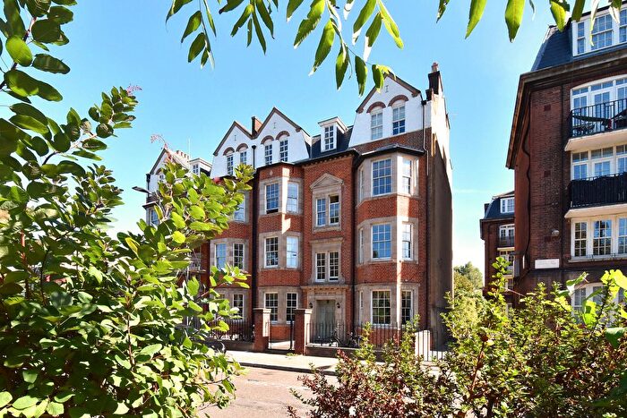 2 Bedroom Flat To Rent In Camberwell Green, London, SE5