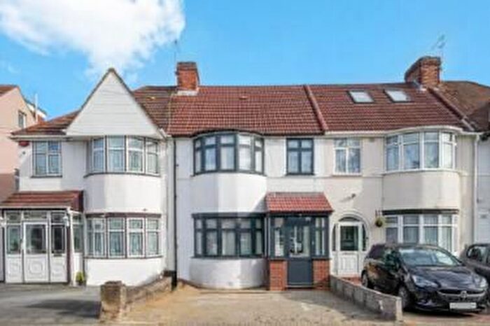 3 Bedroom Detached House To Rent In Levett Gardens, Barking, Ilford, London, IG3