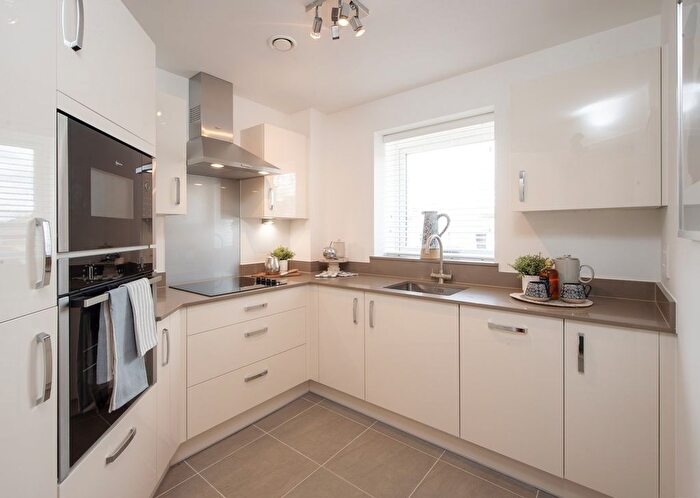 1 Bedroom Flat To Rent In Queens Road, Weybridge, KT13