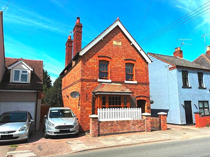 3 Bedroom Detached House For Sale In The Cross, Offenham, WR11