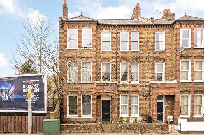 2 Bedroom Flat To Rent In Bedford Road, London, SW4