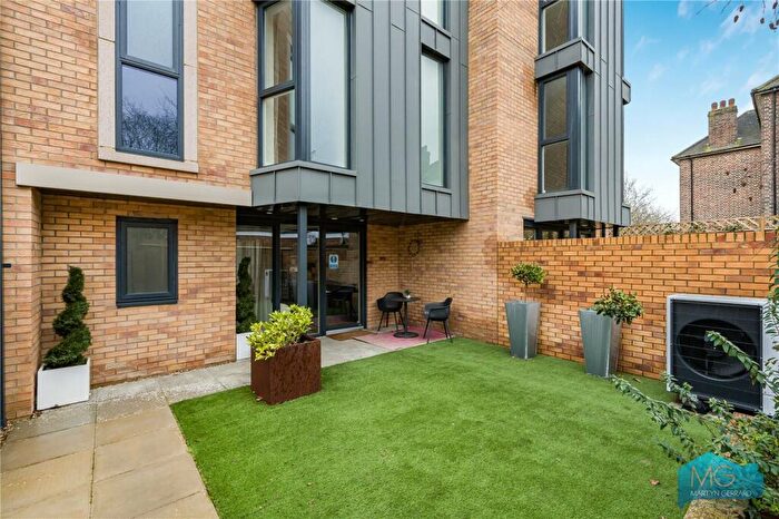 4 Bedroom Terraced House For Sale In High Road, London, N12