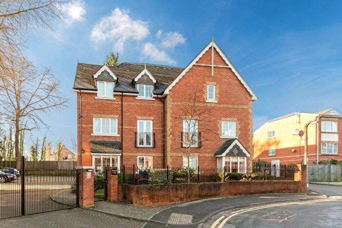 2 Bedroom Flat To Rent In Broome Lodge, Queens Road, Sunninghill, Berkshire, SL5