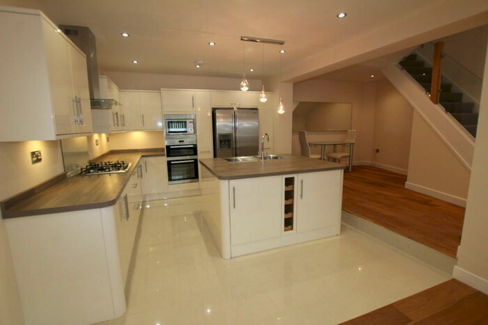 2 Bedroom Mews To Rent In Tennis Drive, The Park, Nottingham, NG7