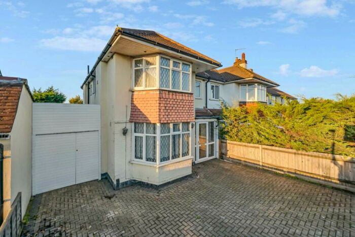 4 Bedroom Semi-Detached House To Rent In Malden Way, New Malden, KT3