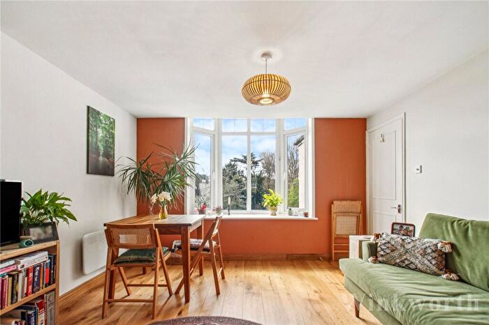 Apartment To Rent In South Norwood Hill, London, SE25