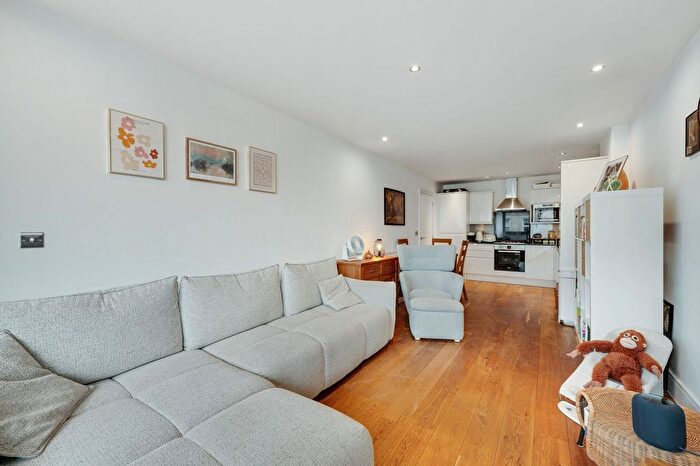 2 Bedroom Flat For Sale In Greenwich High Road, London, SE10