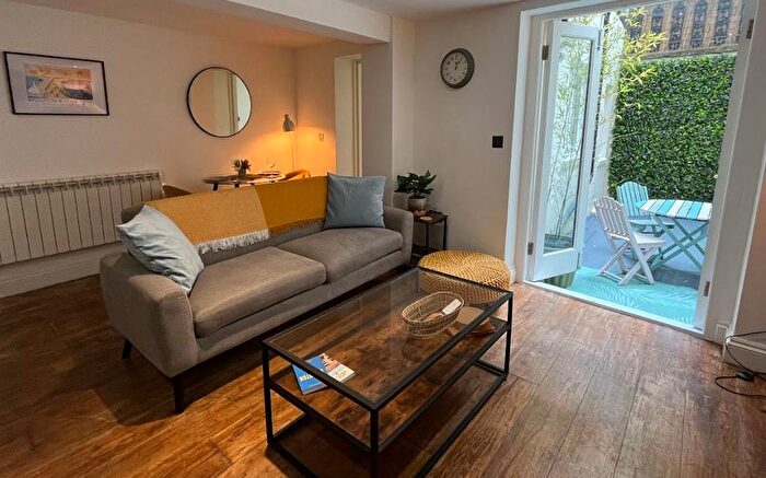 2 Bedroom Flat To Rent In Lansdowne Place, Hove, BN3