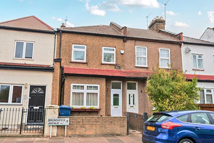 2 Bedroom Terraced House For Sale In Brunswick Avenue, London, N11
