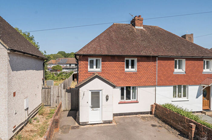 4 Bedroom Semi Detached House For Sale In The Oval, Guildford, Surrey, GU2