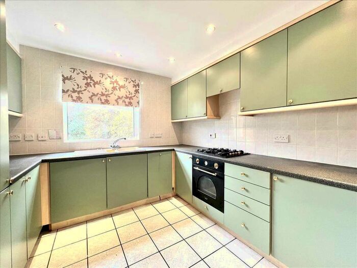 2 Bedroom Bungalow For Sale In Highlands Estate, Leigh On Sea, Essex, SS9