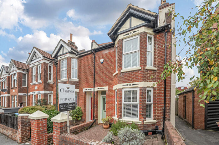 3 Bedroom End Of Terrace House For Sale In Charlton Road, Shirley, Southampton, Hampshire, SO15