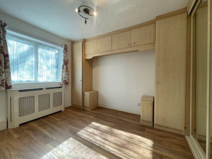 1 Bedroom Flat To Rent In Stanlake Road, London, W12