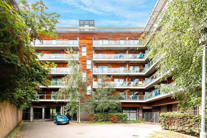 2 Bedroom Apartment To Rent In Polydamas Close, Bow, E3