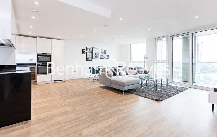 3 Bedroom Flat To Rent In Wandsworth Road, London, SW8