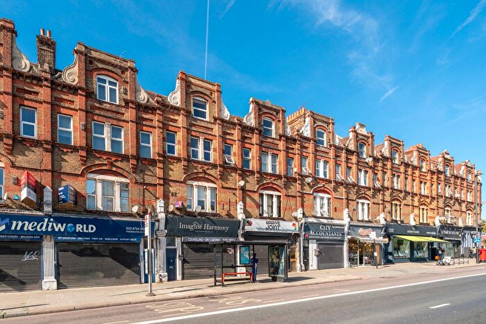 2 Bedroom Flat To Rent In Streatham High Road, London, SW16