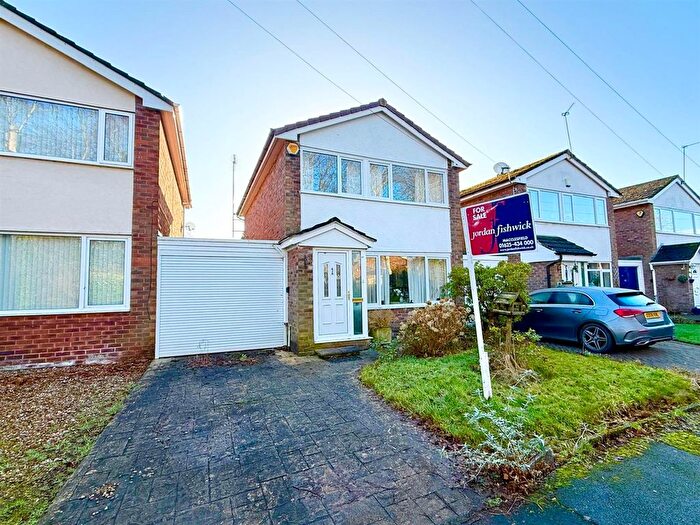 3 Bedroom Link Detached House For Sale In Grangelands, Macclesfield, SK10