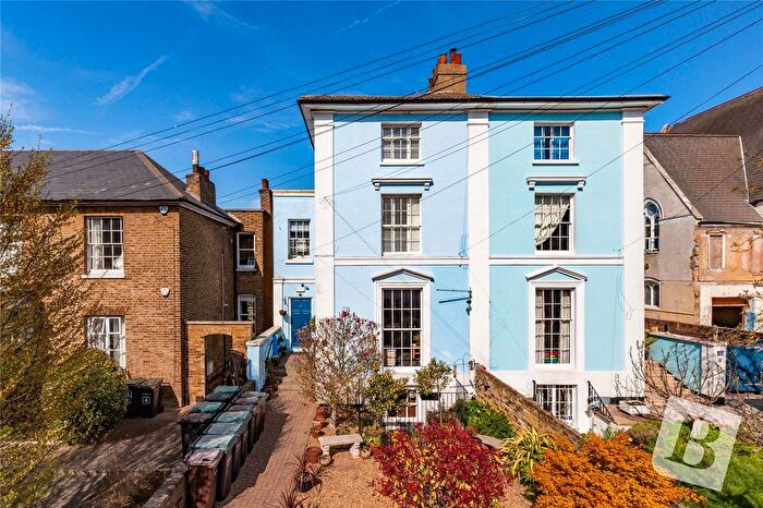 1 Bedroom Flat To Rent In Clarence Place, Gravesend, Kent, DA12