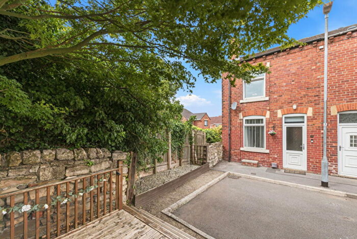 2 Bedroom End Of Terrace House For Sale In Park View, Kippax, Leeds, LS25