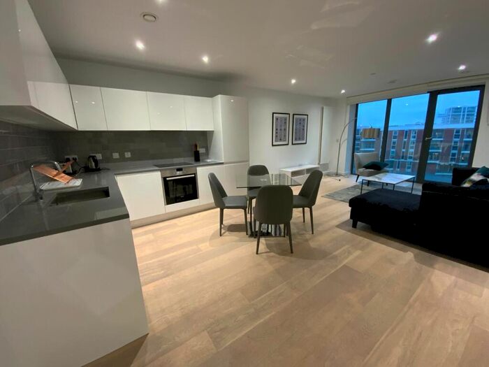 2 Bedroom Apartment To Rent In Fairwater House Bonnet Street London, E16