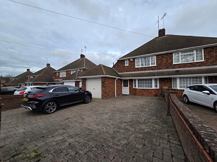 3 Bedroom Semi Detached House To Rent In Oakley Road, Luton, LU4