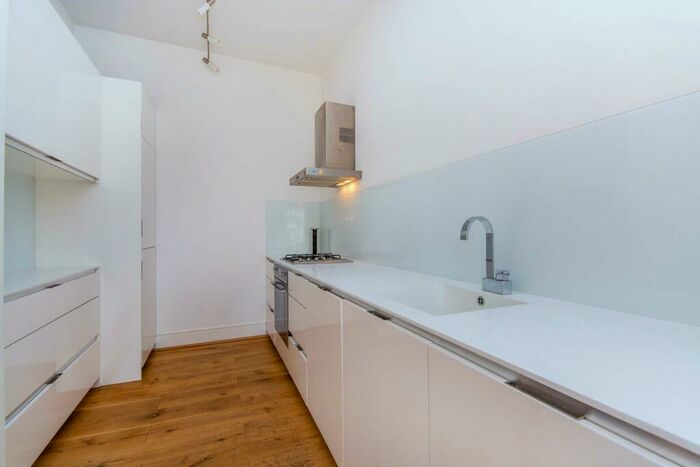 2 Bedroom Flat To Rent In Addiscombe Road, East Croydon, Croydon, CR0