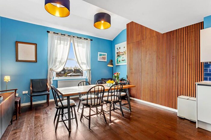 3 Bedroom Apartment For Sale In Adolphus Road, London, N4