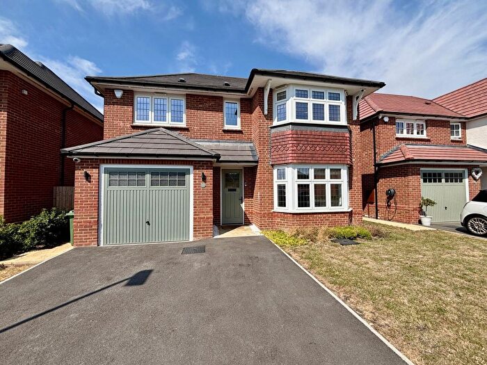 4 Bedroom Detached House For Sale In Ashbourne Avenue, Austhorpe, Leeds, LS15