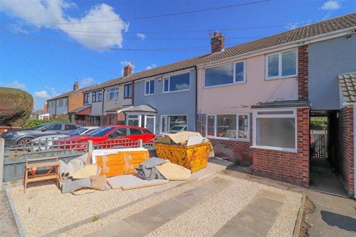 3 Bedroom Town House For Sale In Churchfield Croft, Altofts, WF6