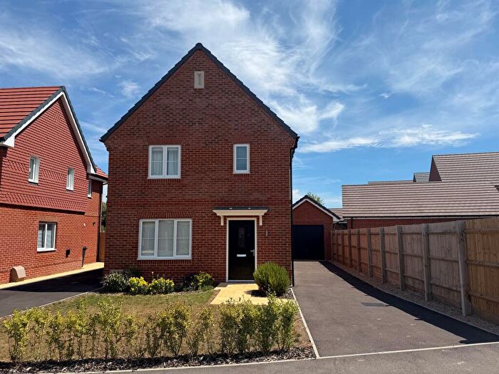 3 Bedroom Detached House For Sale In Bodenham Lane, Salisbury, SP2