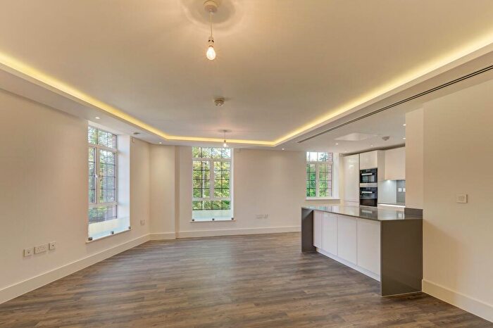 2 Bedroom Flat To Rent In Chandos Way, Hampstead Reach, London, London, NW11