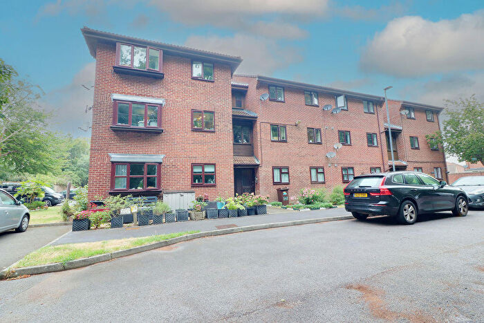1 Bedroom Flat To Rent In Honeywood Close, Hilsea, Portsmouth, PO3