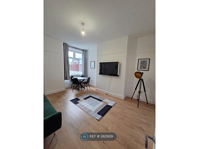 4 Bedroom Terraced House To Rent In Rochdale Road, Middleton, Manchester, M24