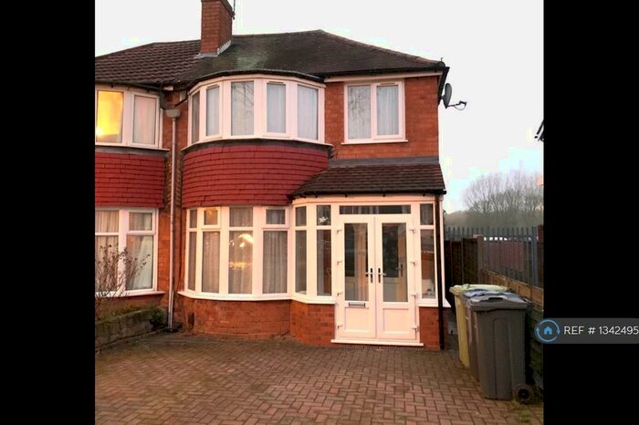 3 Bedroom Semi-Detached House To Rent In Turnberry Road, Birmingham, B42