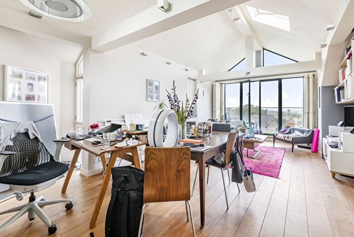 2 Bedroom Maisonette To Rent In Highgate High Street, Highgate, London, N6