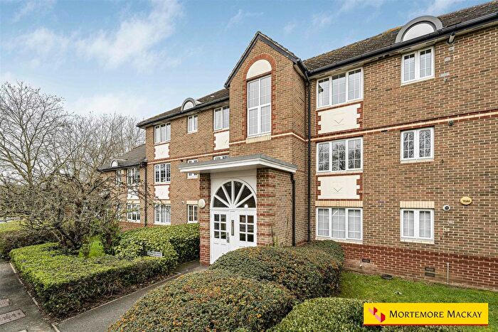 1 Bedroom Flat For Sale In Cunard Crescent, London, N21