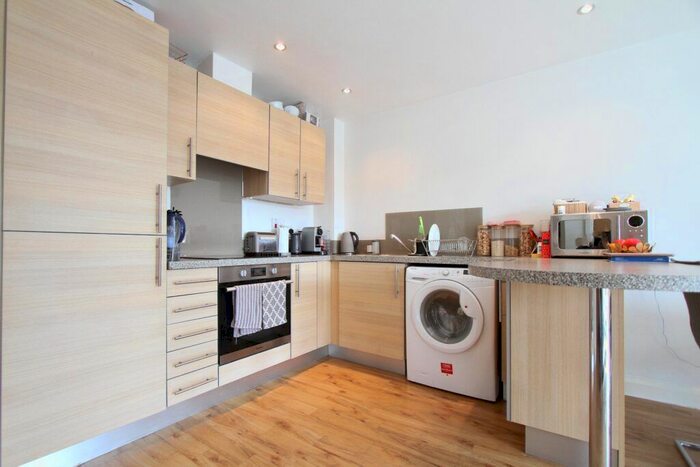 2 Bedroom Flat To Rent In Marshall Road, Banbury, Oxon, OX16