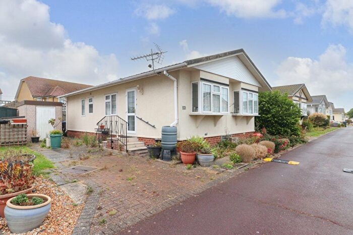 2 Bedroom Mobile/park Home For Sale In Canterbury Road, Birchington, CT7