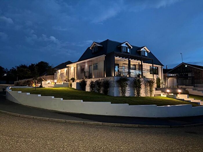 4 Bedroom Detached House For Sale In Hurst Hill, Lilliput, BH14