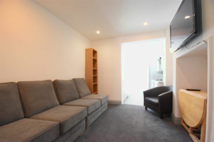 5 Bedroom End Of Terrace House To Rent In Derry Avenue, Plymouth PL4