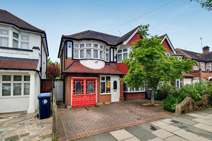 4 Bedroom Semi Detached House For Sale In Shaftesbury Avenue, Harrow, HA3