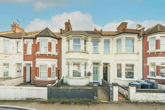 4 Bedroom House To Rent In Alric Avenue, Willesden, NW10