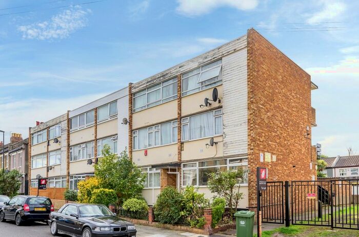 Studio To Rent In Fairlawn Park, London, SE26